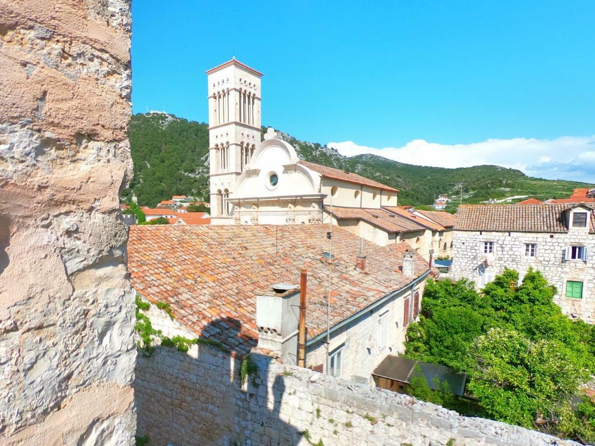 Historic Piazza House & Romantic Hidden Garden Đảo Hvar Ngoại thất bức ảnh