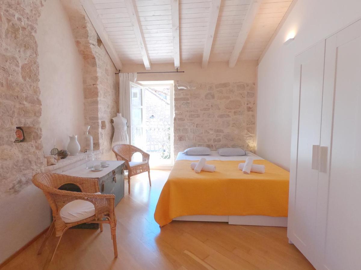 Historic Piazza House & Romantic Hidden Garden Đảo Hvar Ngoại thất bức ảnh